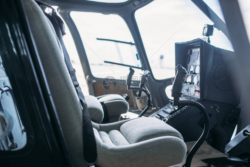 直升机舱控制面板内部图片