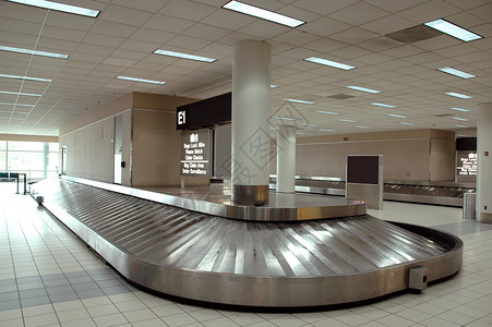 机场的装行李carro图片