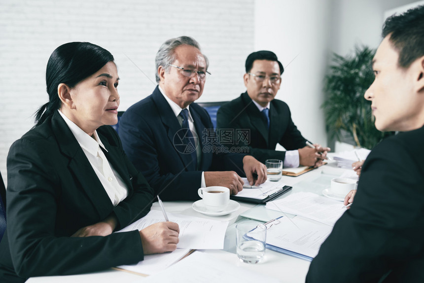越南律师小组在任咨询客户越图片