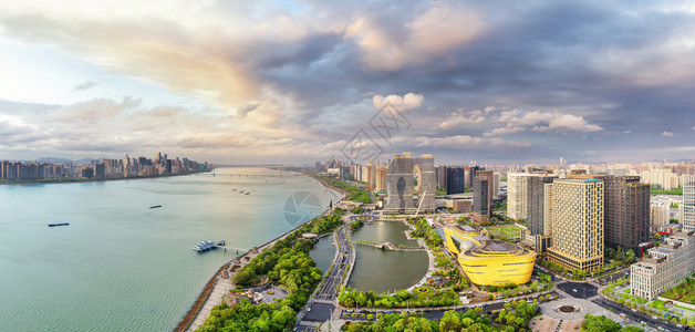 杭州河边城市风景和天线在图片