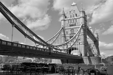 塔桥横跨泰晤士河从联合王国伦敦南岸看图片