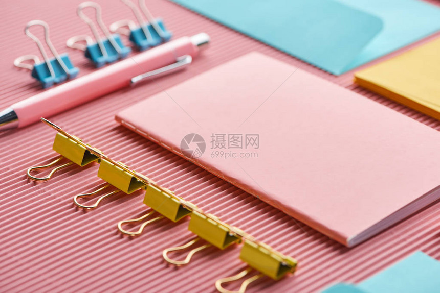 粉红色笔记本纸剪贴和图片