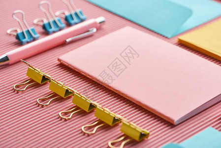 粉红色笔记本纸剪贴和背景图片