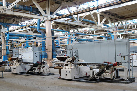 机械制造厂生产线的漂亮金属工业设备图片