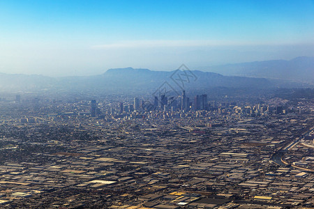 雾中的洛杉矶航拍图片