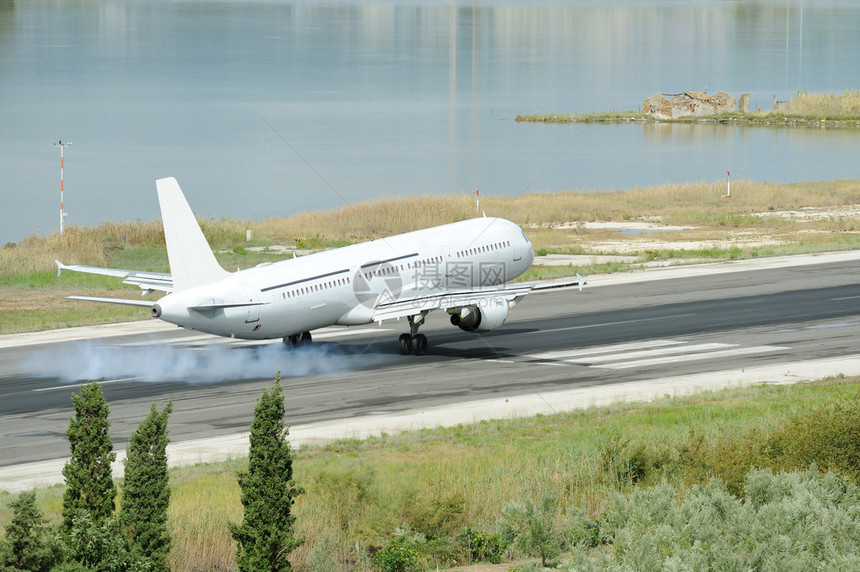 在希腊科孚岛克尔基拉市科尔基拉机场跑图片