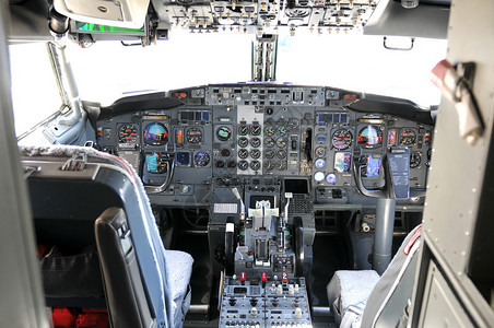 商业航空公司驾驶舱图片