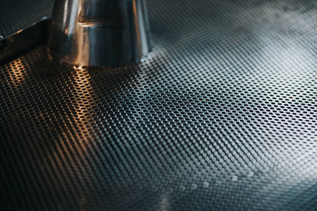 咖啡烘焙机的金属网格质感图片