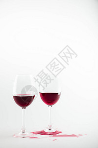 近视红葡萄酒和白葡萄酒的图片