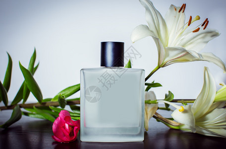 香水和兰花图片