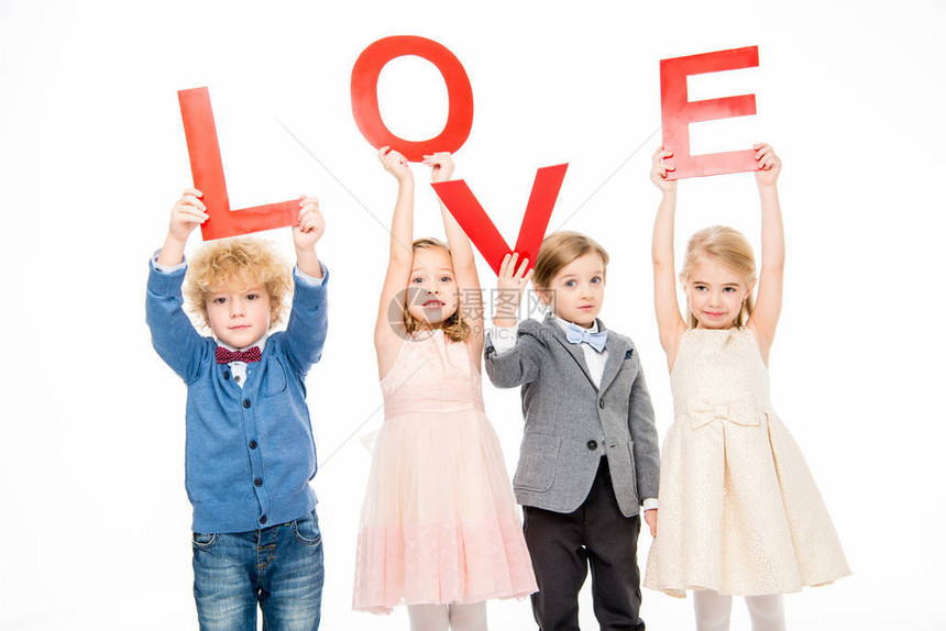 四个美丽的小孩带着爱的字语图片