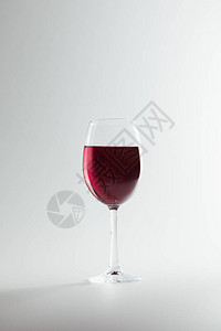 白色的红葡萄酒被隔绝地背景图片