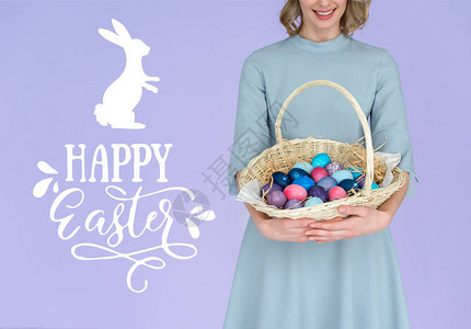 怀着美满复活节彩蛋的女人带着快乐的东方之心在紫图片