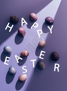 复活节紫色鸡蛋背景图片