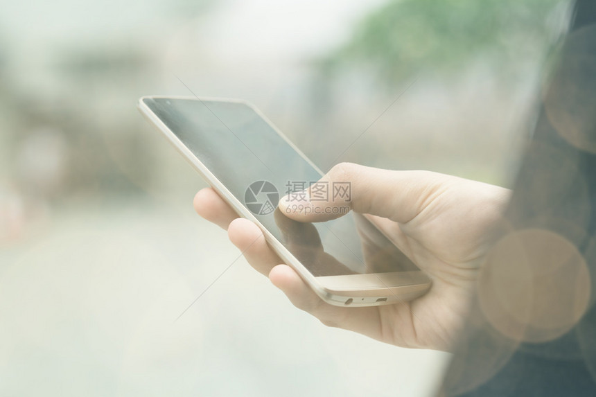 商人使用手机连通概念社交媒体图片
