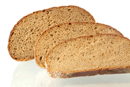 粗面粉制成的黑面包背景图片