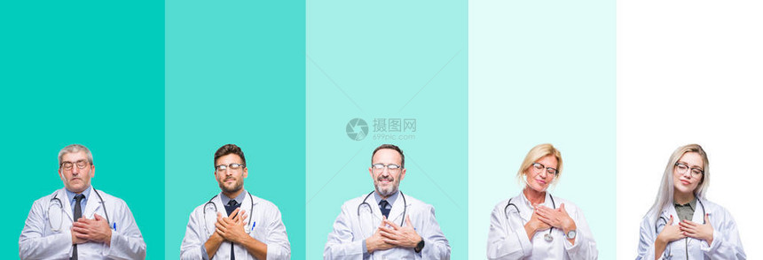 一群戴着听诊器的医生在五颜六色的孤立背景上微笑着双手放在胸前图片