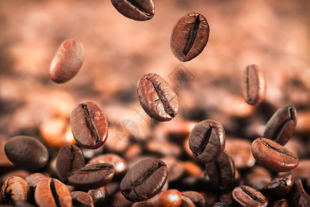 飞扬的咖啡豆或落下的咖啡豆图片