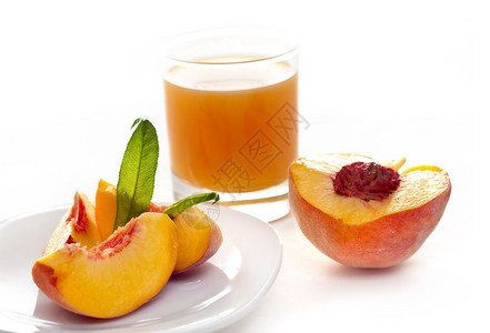 桃汁和桃子的形象图片
