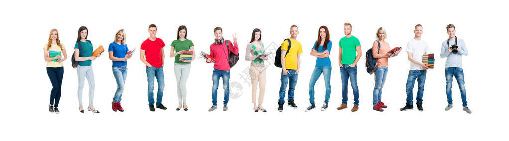 一大群带着书本和背包的青少年学生站在白色背景上学校教育学图片