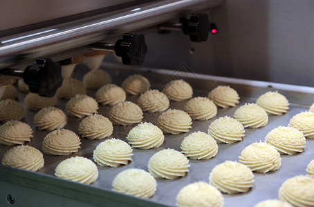 工厂中的生产饼干在自动转让技术图片