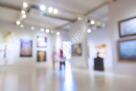 美术馆博物馆或陈列室展览图片或绘画的抽象模糊散焦背景图片