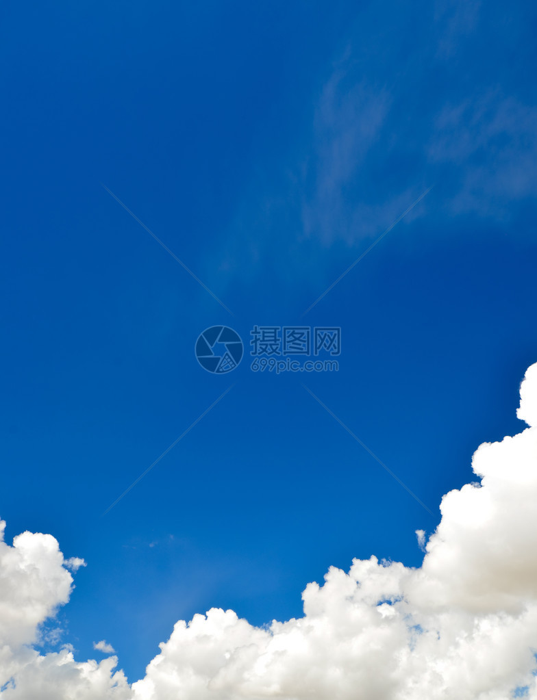 蓝天上的云朵图片