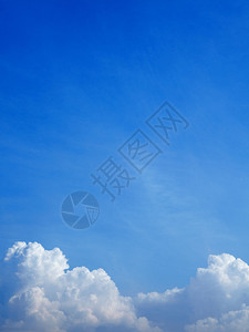 蓝天白云垂直照片图片
