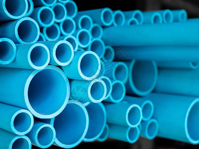 聚氯乙烯管堆在仓库里蓝色聚图片