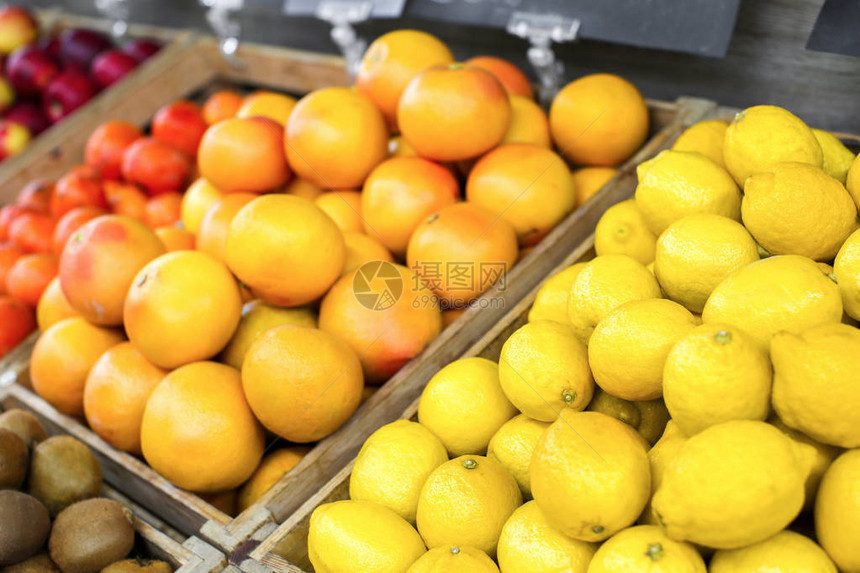 市场上美味的柑橘类水果图片