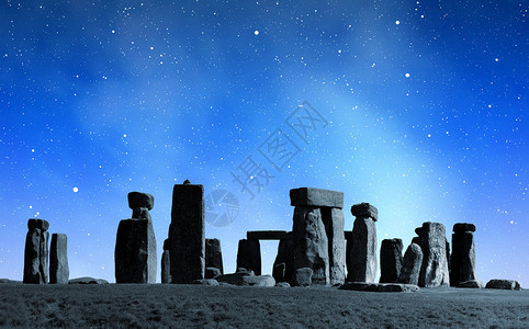 德鲁伊历史巨石柱在夜深背景