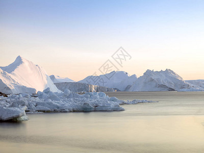 雪中的南极冰山图片