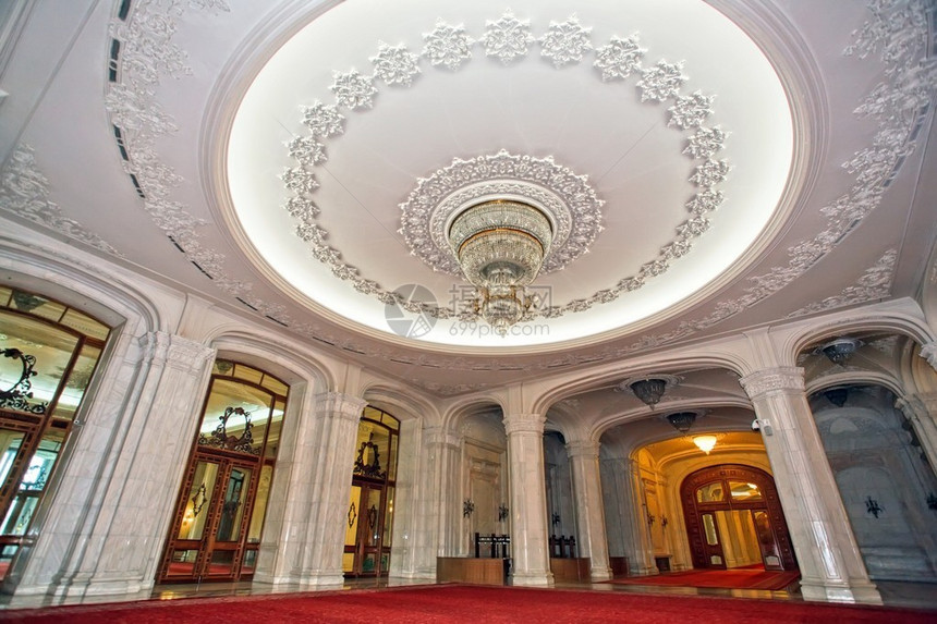 布加勒斯特议会宫内装有水晶图片