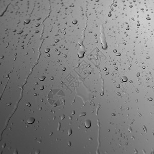 玻璃上的水滴窗玻璃上的雨滴图片