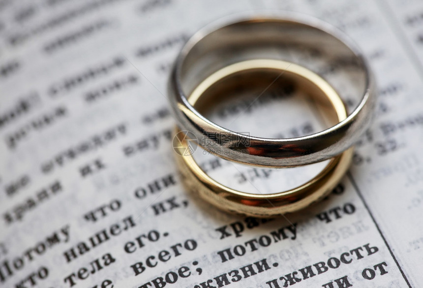 圣经上的结婚戒指图片
