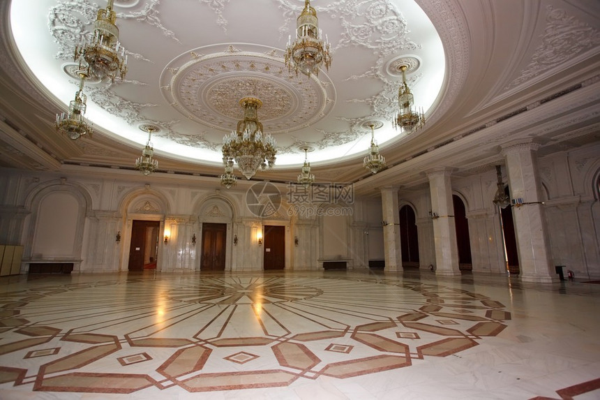 非常豪华的布加勒斯特议会宫的宽敞房间图片