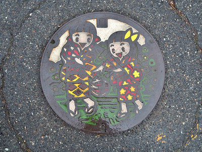 日本长野县松本市的地洞盖子图片