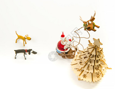 驯鹿把圣诞老人的雪橇拉到圣诞图片