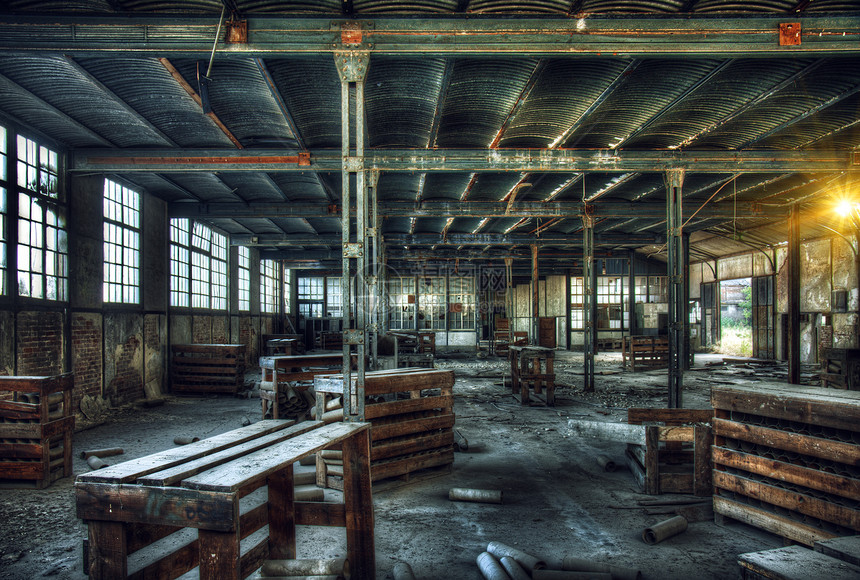 HDR废弃的旧工厂内部配图片