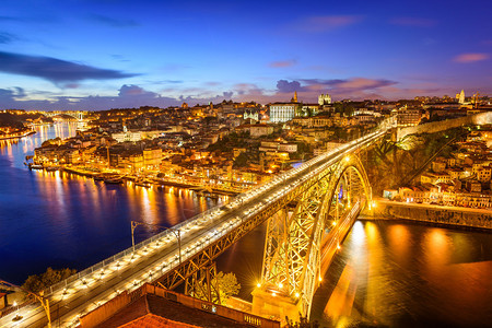 葡萄牙波尔图杜罗河上空图片