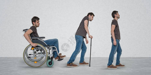 残疾人在轮椅图片