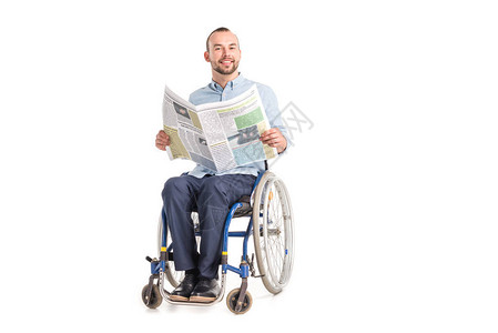 坐在轮椅上微笑着的残疾人图片