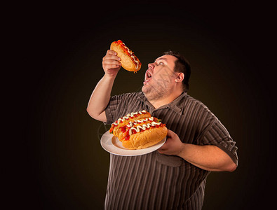 吃快餐热狗的胖子超重人的早餐垃圾饭导致黑底肥胖症发作图片