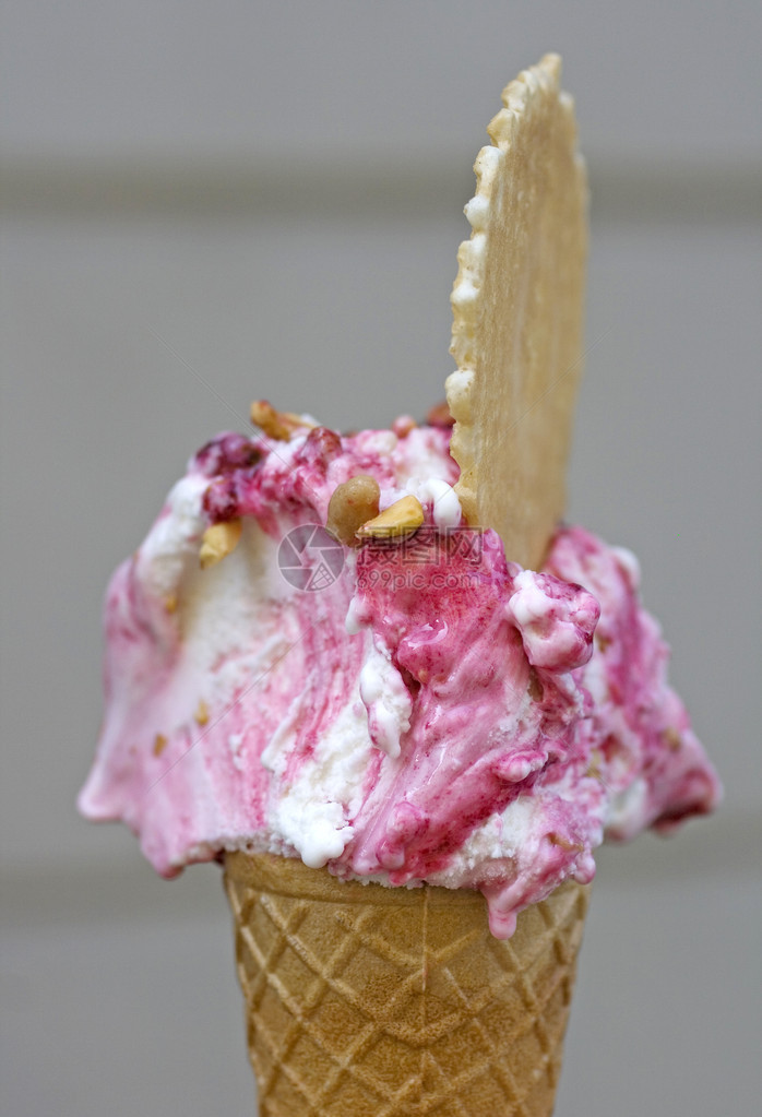 黑莓冰淇淋有坚果图片