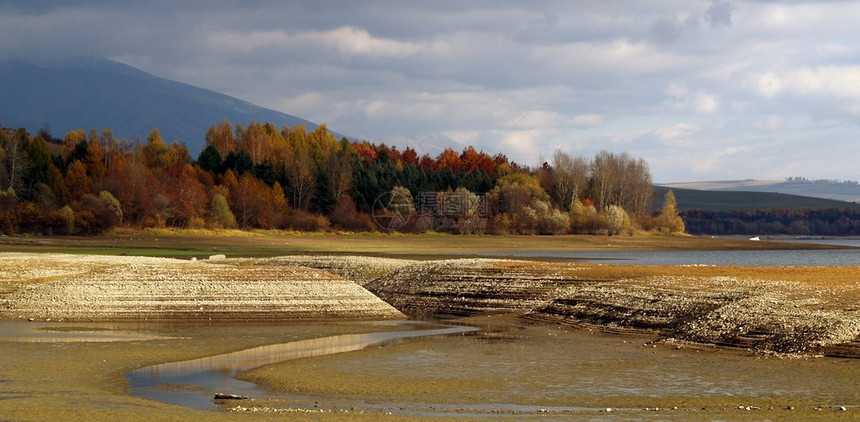 斯洛伐克利普托夫地区的干湖Liptovska图片