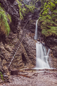 公园的瀑布背景图片
