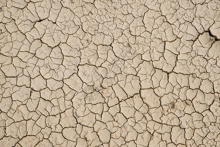 以色列Negev沙漠上的干土图片