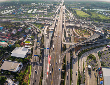 空中高速路口从鸟瞰图繁忙的高速公路公路形状图片