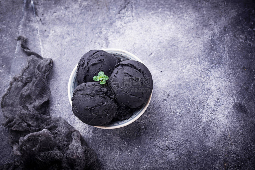 黑冰淇淋特伦迪食图片