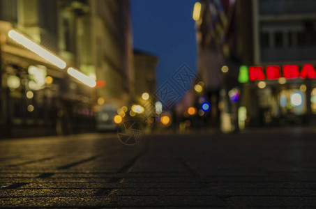 抽象的暖色调橙色灯光散景背夜间模糊城市灯光具有散景效果的图片